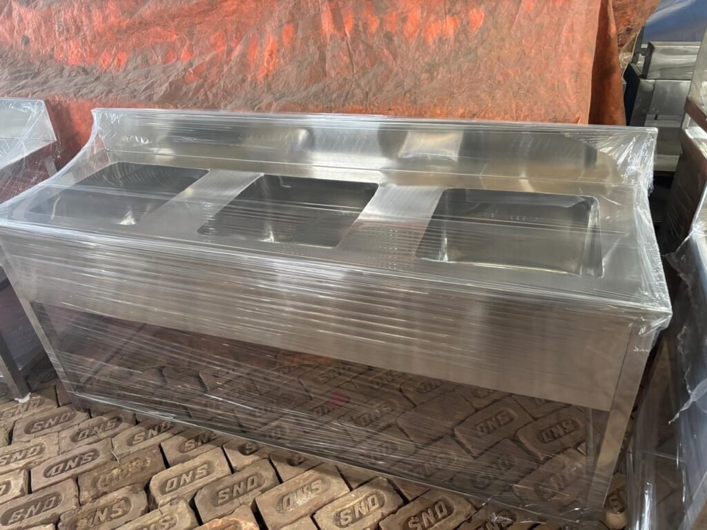Three sink unit